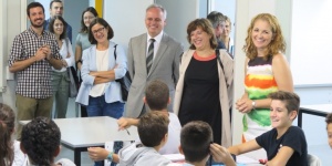 Lluís Baulenas, Laia Ortiz i Mercè Massa han visitat el nou institut Marti Pous, a Sant Andreu.