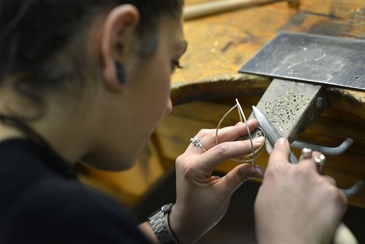 El curso de reparación de joyería es uno de los que ofrece el certificado de profesionalidad.