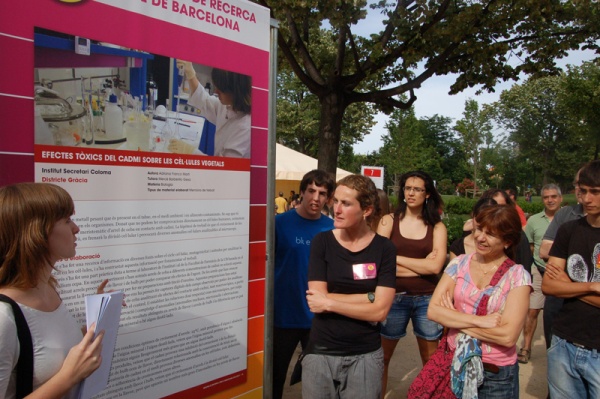 Els autors finalistes exposen els seus projectes