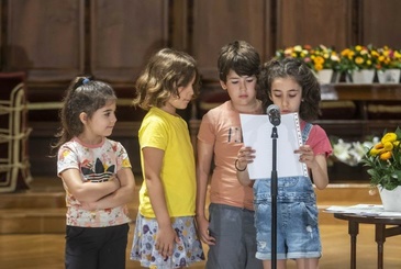 Imatge de grup de l'alumnat guardonat.