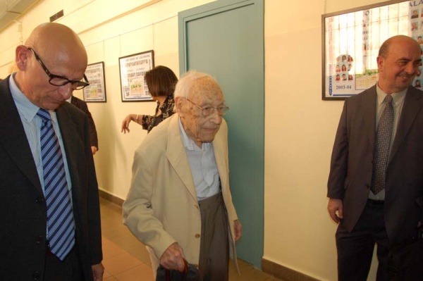 Moisès Broggi visitant l'institut que porta el seu nom