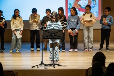 Moment del certamen de la lectura en veu alta d'aquest curs 2025-2026.