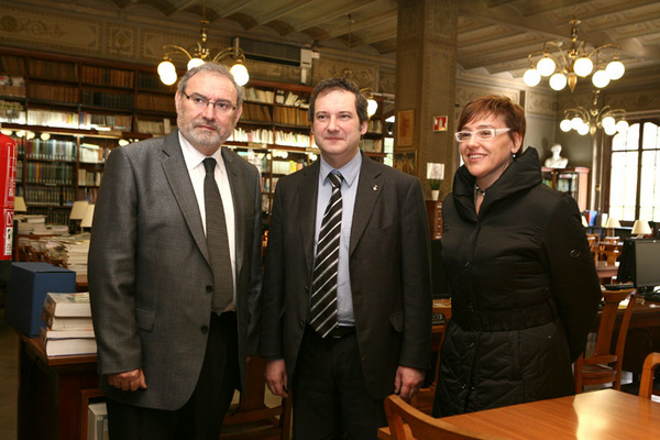 D'esquerre a dreta el director de l'Escola del Treball, Carmelo Gómez, l'alcalde de Barcelona, Jordi Hereu i la regidora d'Educació, Montserrat Ballarín.