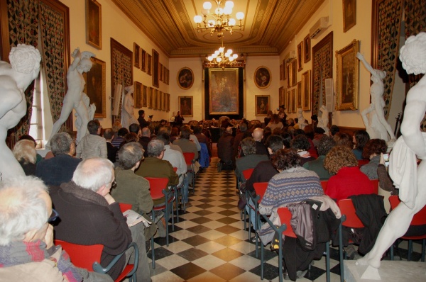 Imatge de la sala d'actes de la Reial Acadèmia de Belles Arts Sant Jordi.